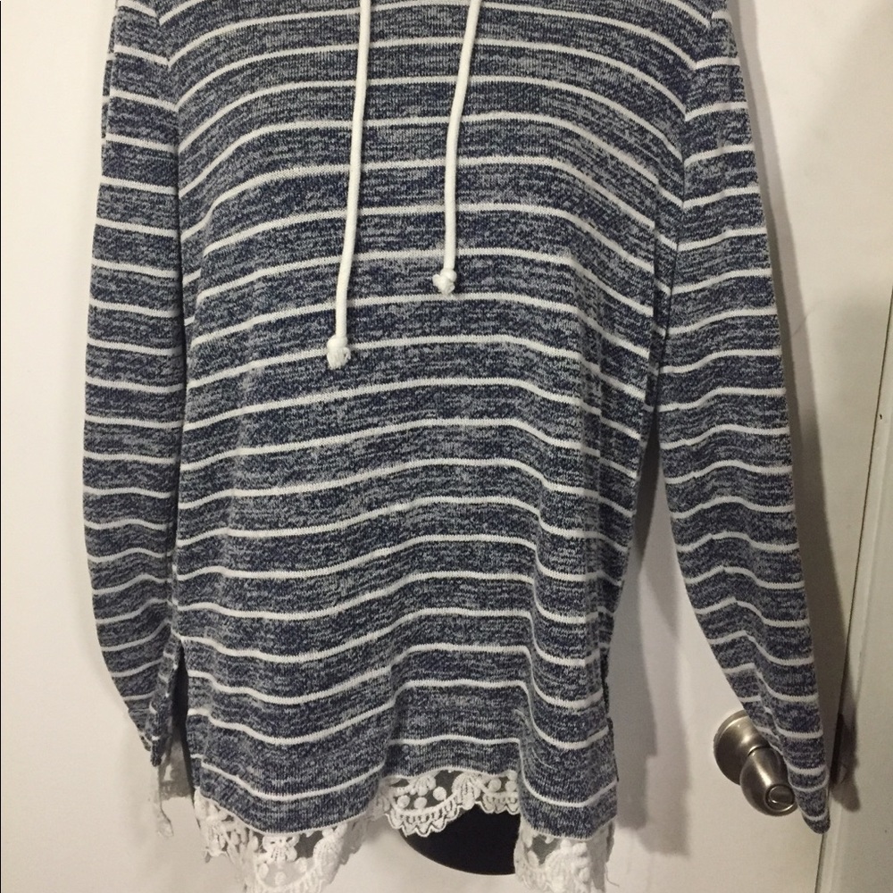 Navy/offwhite sweater pullover